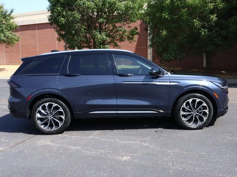 Used 2024 Lincoln Nautilus Reserve AWD/4WD image 32