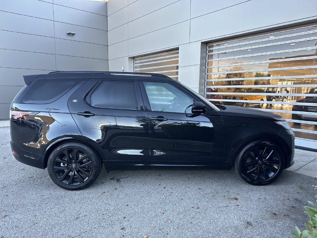 New 2026 Land Rover Discovery Limited Edition AWD/4WD image 8