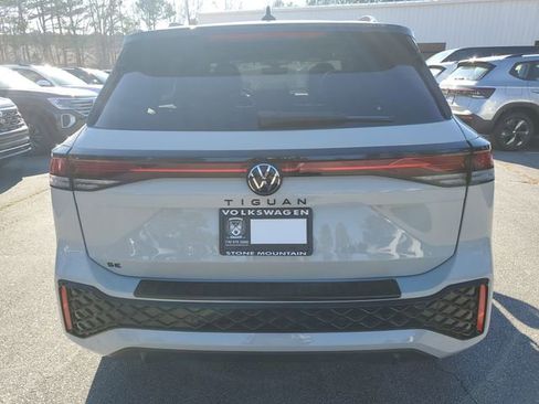 New 2026 Volkswagen Tiguan SE R-Line FWD image 5