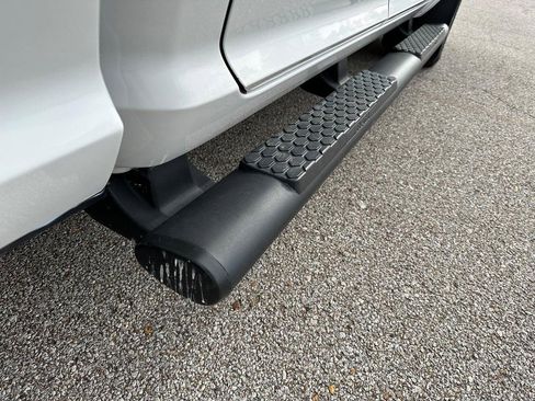 Used 2018 RAM 1500 SLT image 18