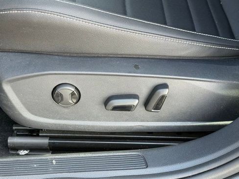 Used 2024 Volkswagen Jetta SE w/ Panoramic Sunroof Package image 25