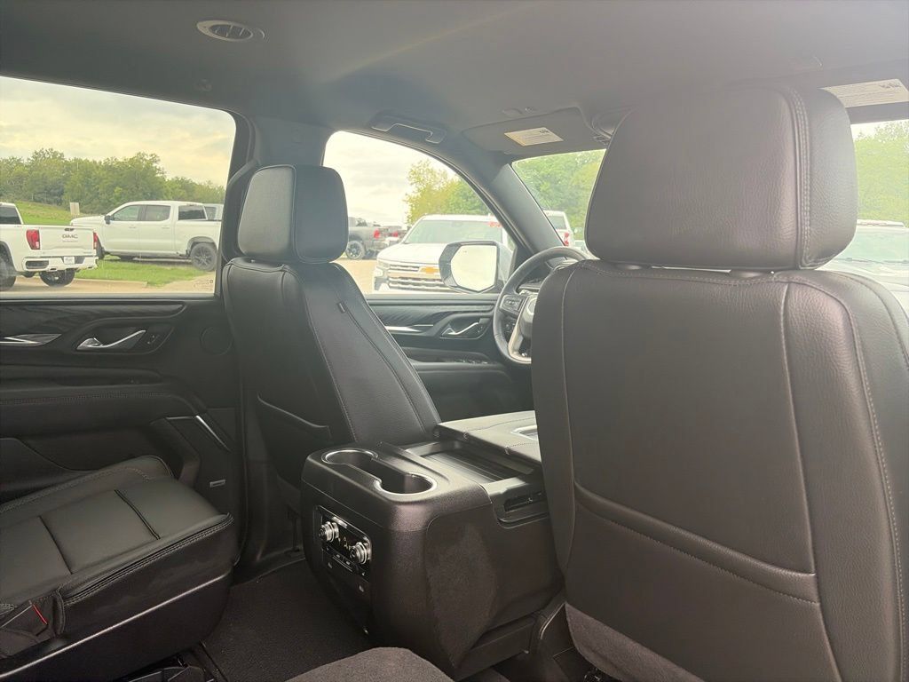 Used 2024 GMC Yukon XL Denali AWD/4WD image 13