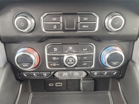 Used 2023 GMC Yukon XL SLT AWD/4WD image 27
