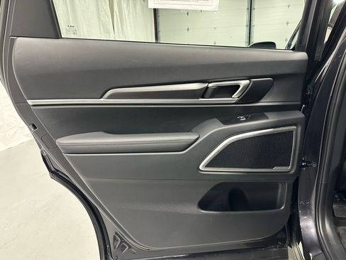 Used 2025 Kia Telluride S image 37