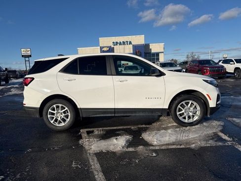 Used 2023 Chevrolet Equinox LS w/ LS Convenience Package image 2