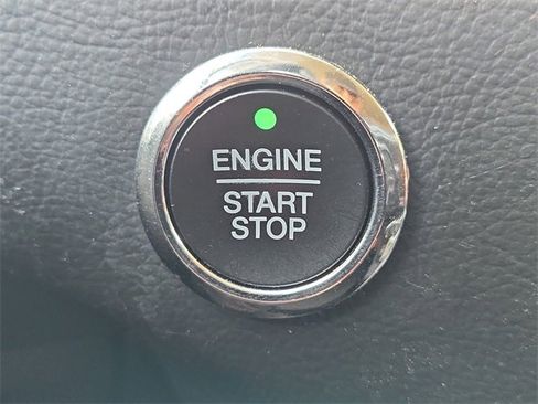 Used 2018 Ford Edge SEL image 16