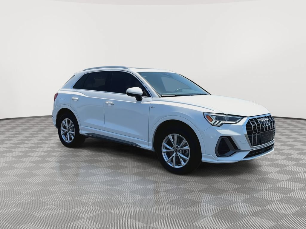 Used 2025 Audi Q3 2.0T Premium AWD/4WD image 2
