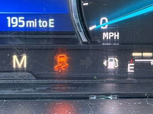 Used 2020 Ford Explorer XLT w/ Equipment Group 202A image 12