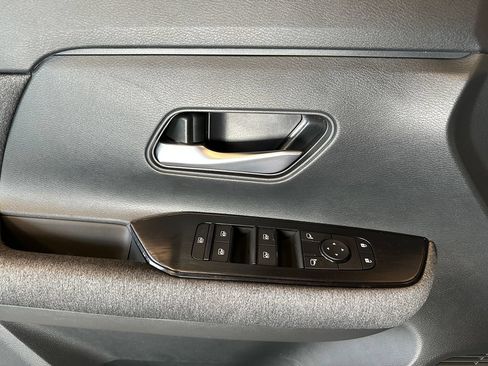 Used 2025 Nissan Kicks SV FWD image 19