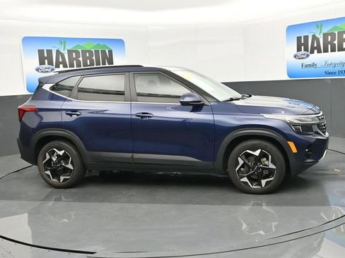 Used 2024 Kia Seltos EX FWD image 7