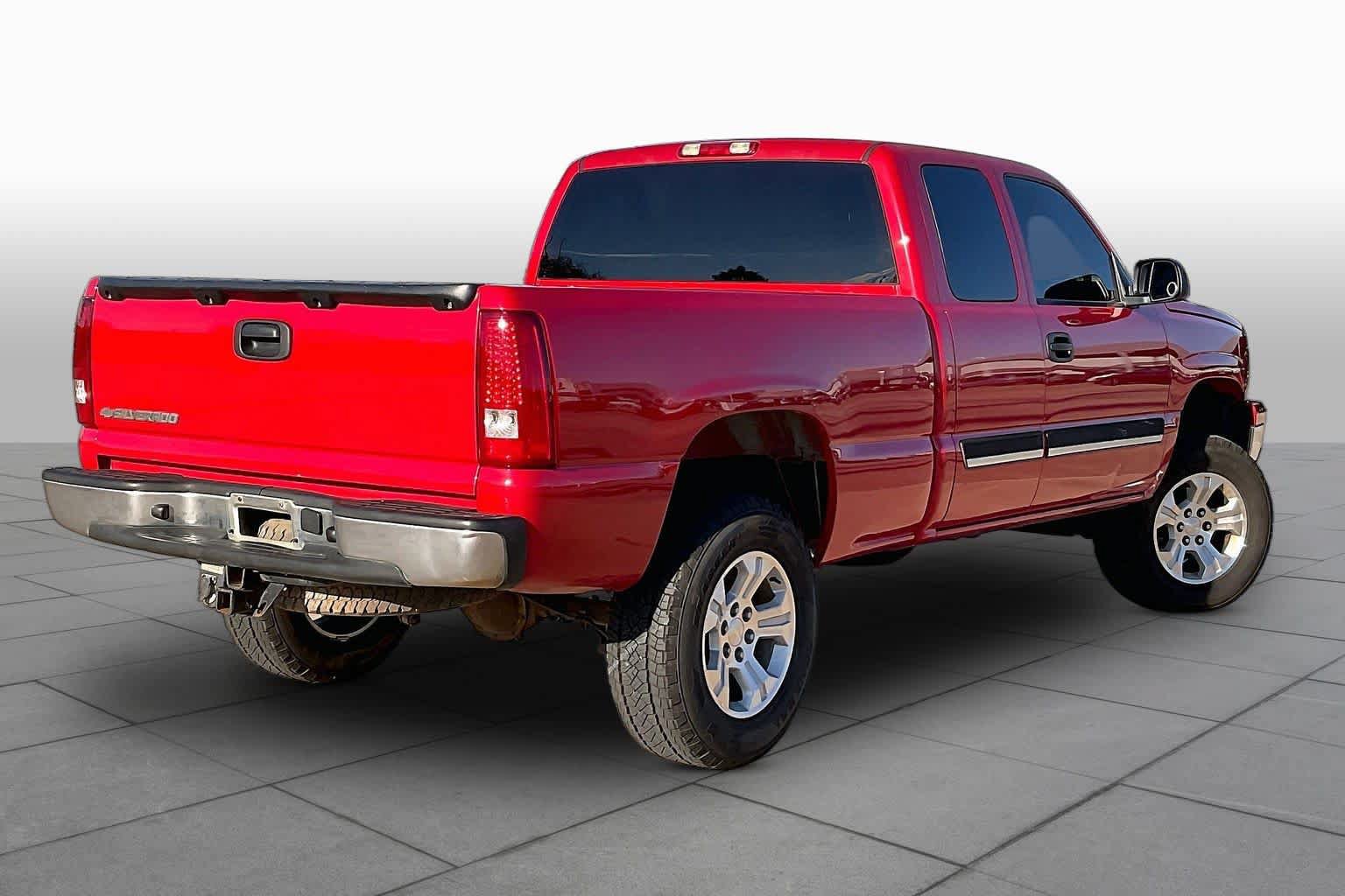 Used 2006 Chevrolet Silverado 1500 LT w/ Light Duty Power Package AWD/4WD image 12