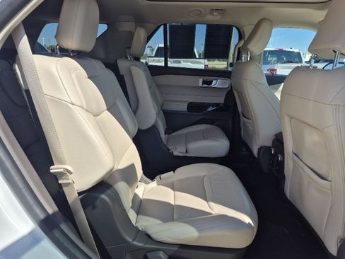 Certified 2021 Ford Explorer Platinum w/ Equipment Group 601A image 31