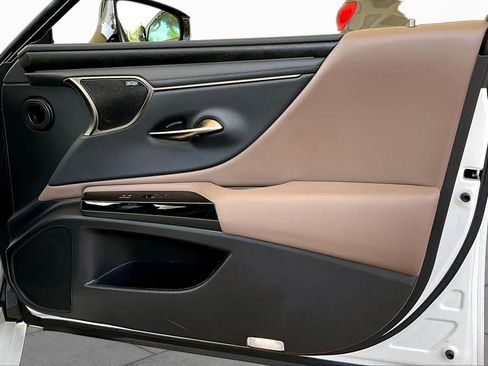Used 2024 Lexus ES 300h Ultra Luxury w/ Accessory Package (Z2) FWD image 20
