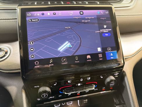 Used 2025 Jeep Grand Cherokee L Overland AWD/4WD image 19