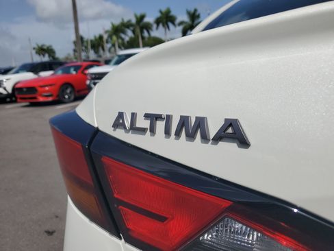 New 2025 Nissan Altima 2.5 SR image 8
