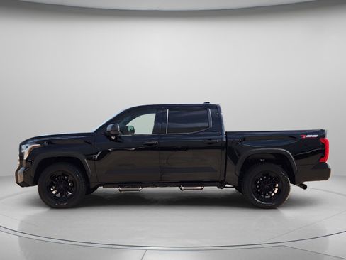 Used 2022 Toyota Tundra SR5 AWD/4WD image 2