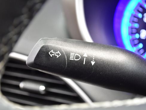 Used 2023 Chrysler Voyager LX image 23