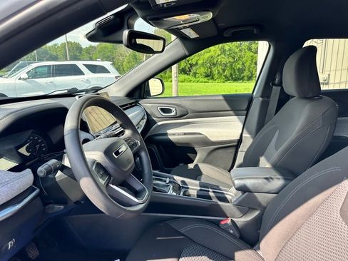 Used 2024 Jeep Compass Sport image 10