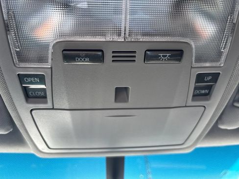 Used 2017 Toyota Camry XSE w/ Moonroof Package FWD image 32