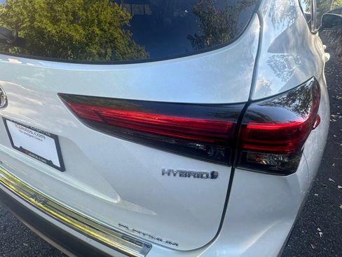 Used 2022 Toyota Highlander Platinum image 19