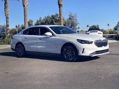 Certified 2025 BMW i5 eDrive40i w/ Premium Package image 5