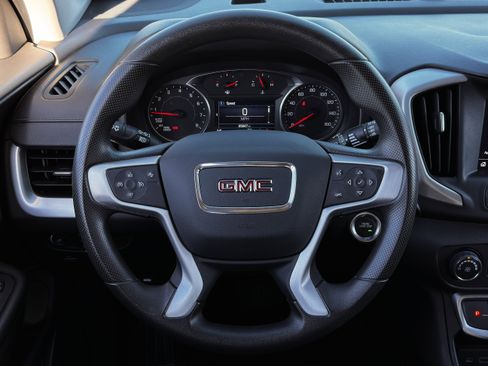 Used 2024 GMC Terrain SLE image 18