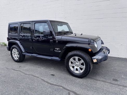 Used 2018 Jeep Wrangler Unlimited Sahara w/ Dual Top Group image 4