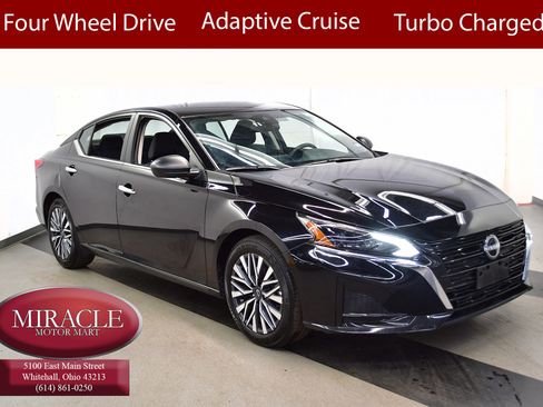 Used 2025 Nissan Altima 2.5 SV image 1