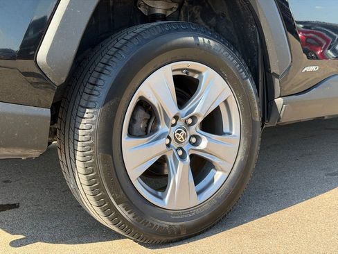 Used 2022 Toyota RAV4 LE AWD/4WD image 19