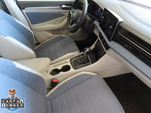 Used 2025 Volkswagen Jetta SE image 26