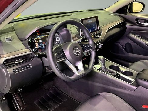 Used 2025 Nissan Altima 2.5 SV image 16