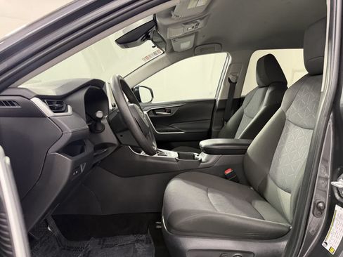 Used 2025 Toyota RAV4 XLE AWD/4WD image 10