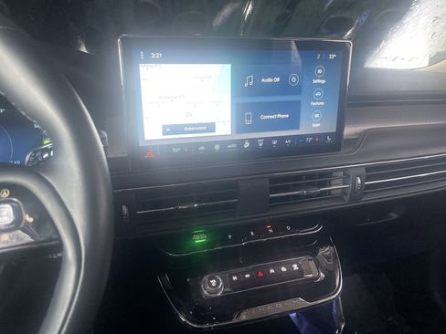 Used 2023 Lincoln Corsair Standard image 16