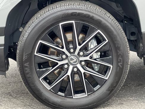 Used 2024 Lexus GX 550 image 12