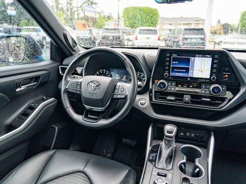 Used 2021 Toyota Highlander XSE AWD/4WD image 25