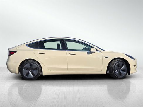 Used 2019 Tesla Model 3 Standard Range Plus image 3
