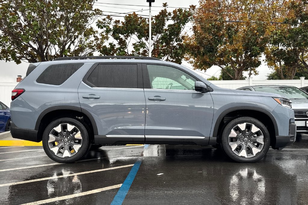 New 2026 Honda Pilot Touring image 3