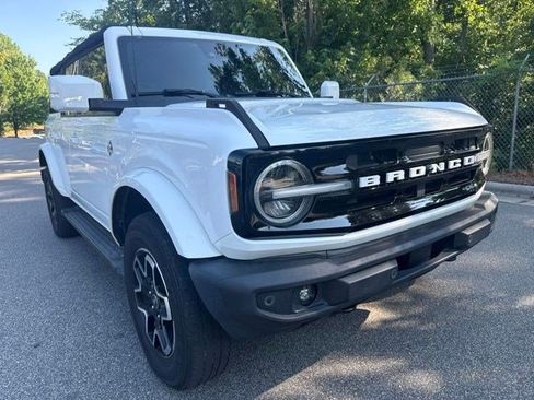 Used 2022 Ford Bronco Outer Banks AWD/4WD image 3