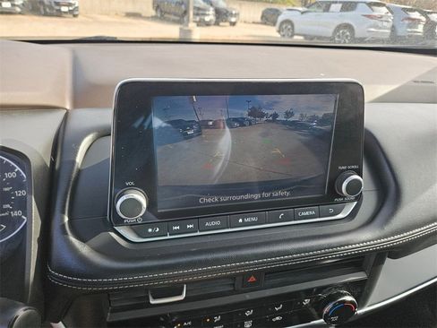 Used 2023 Nissan Rogue S image 23