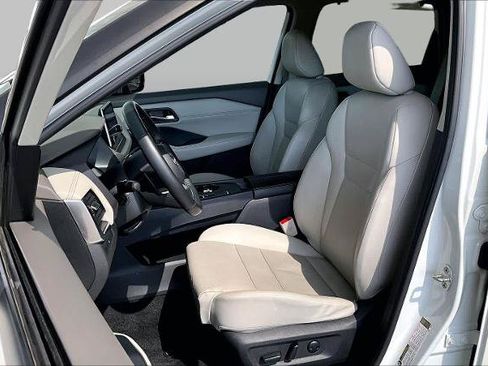 Certified 2023 Nissan Rogue SV w/ SV Premium B Package FWD image 8