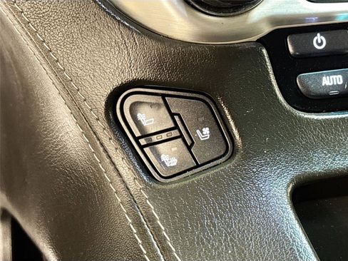 Used 2019 GMC Yukon SLT w/ Graphite Performance Edition AWD/4WD image 21