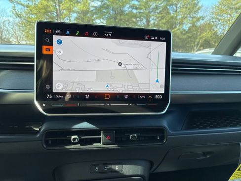 New 2025 Volkswagen ID. Buzz Pro S image 19