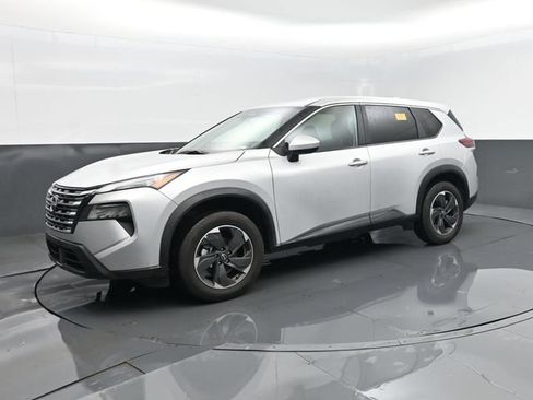 Used 2024 Nissan Rogue SV AWD/4WD image 1
