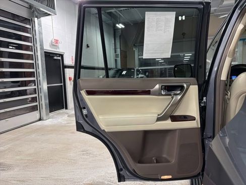 Used 2019 Lexus GX 460 Premium w/ Premium Package image 30