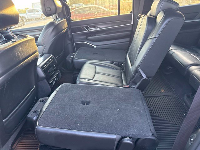 Used 2023 Jeep Wagoneer Series III w/ Preferred Equipment Group AWD/4WD image 8