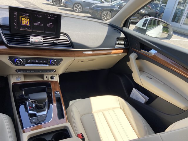 Used 2023 Audi Q5 2.0T Premium w/ Convenience Package AWD/4WD image 16
