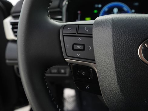 Used 2025 Toyota Camry SE image 24