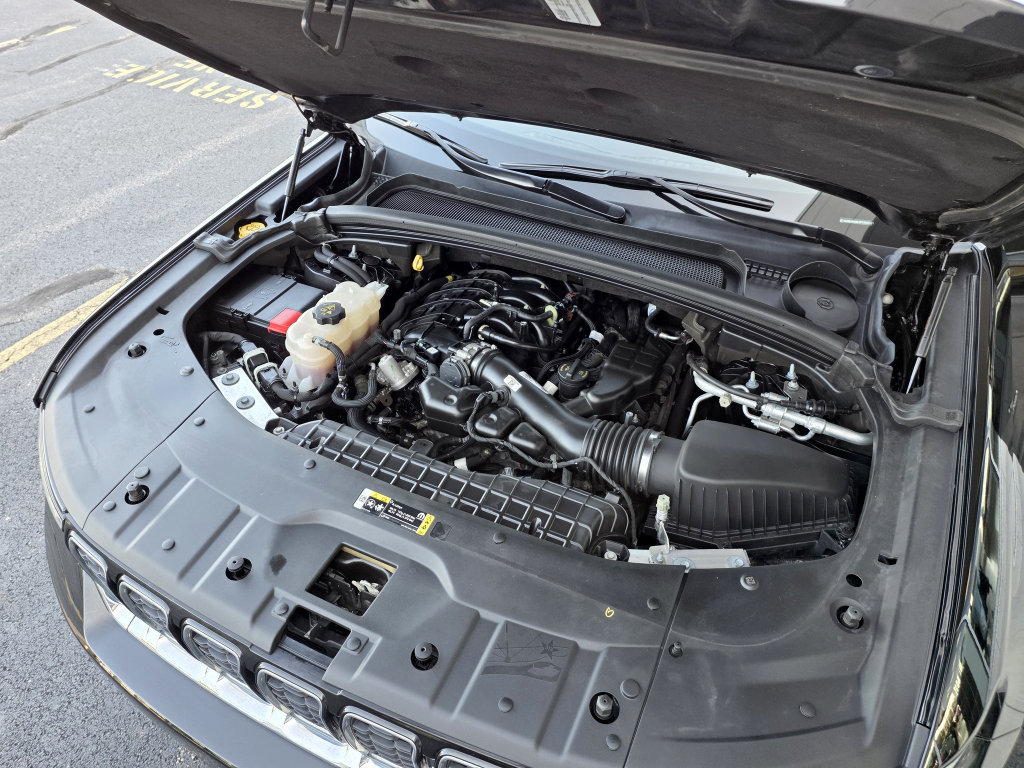 Used 2023 Jeep Grand Cherokee Limited AWD/4WD image 8