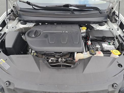 Certified 2022 Jeep Cherokee Latitude w/ Sun & Sound Group image 28