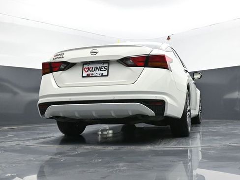 Used 2025 Nissan Altima 2.5 SV FWD image 47